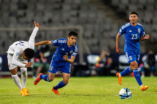 Antonio Nusa of Norway and Fabiano Parisi of Italy