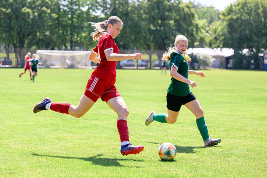 Selma Dahlqvist och Anna Björk Heikkisdottir