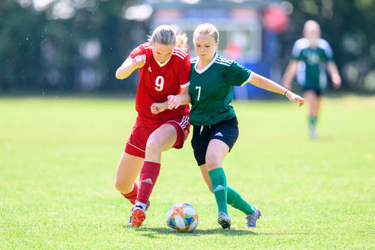 Selma Dahlqvist och Nova Jakobsson