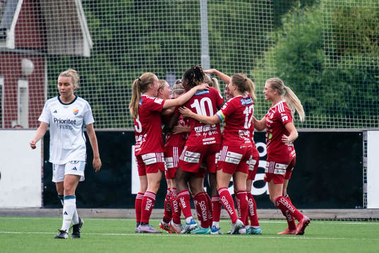 Piteås Tuva Skoog jublar med lagkamrater