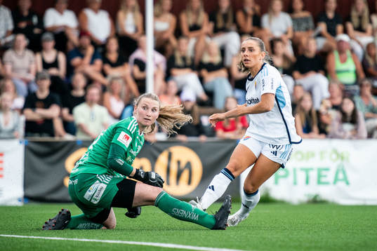 Piteås målvakt Samantha Leshnak Murphy och Djurgårdens