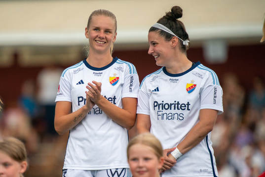 Djurgårdens Nellie Lilja och Hayley Dowd före