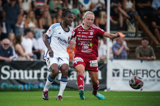 Djurgårdens Portia Boakye och Piteås Tuva Skoog