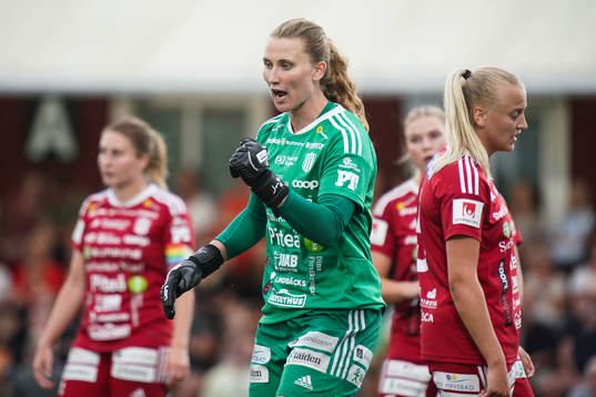 Piteås målvakt Samantha Leshnak Murphy jublar