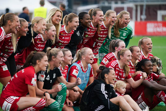 Piteås spelare jublar