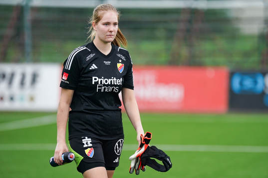 Djurgårdens målvakt Elvira Björklund deppar