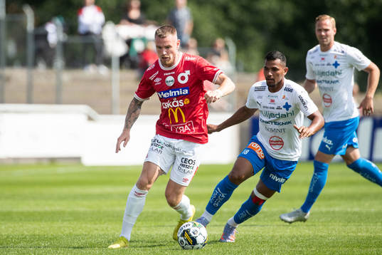 Degerfors Rasmus Örqvist och Värnamos Wenderson Oliveira