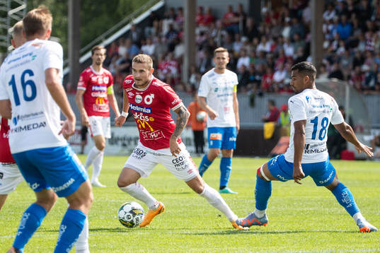 Degerfors Christos Gravius och Värnamos Wenderson Oliveira
