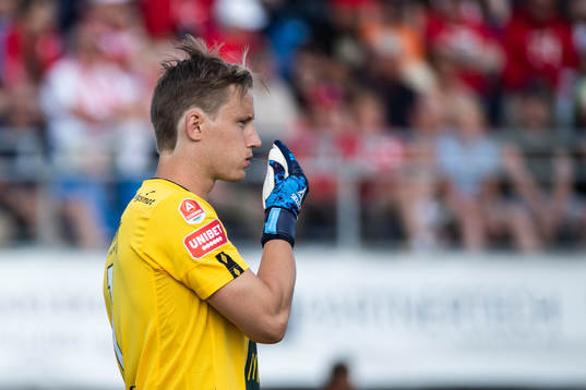 Degerfors målvakt Sondre Lovseth Rossbach deppar