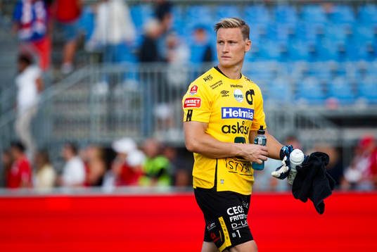 Degerfors målvakt Sondre Lovseth Rossbach deppar
