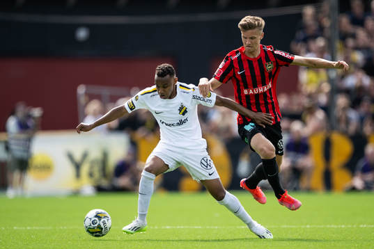 AIKs Bilal Hussein och Brommapojkarnas Samuel Leach Holm