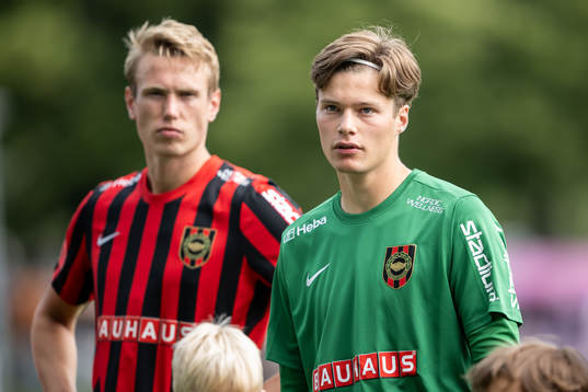 Brommapojkarnas målvakt Filip Sidklev
