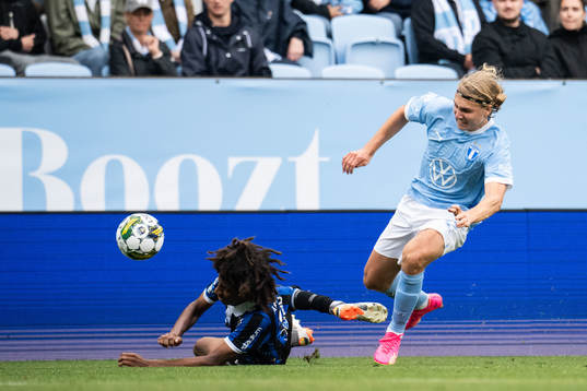 Sirius Malcolm Jeng och Malmö FFs Sebastian Nanasi