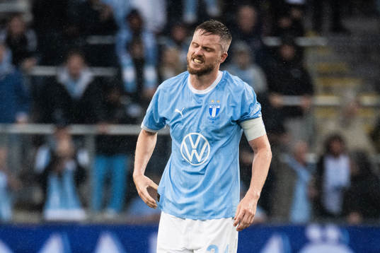 Malmö FFs Lasse Nielsen har ont