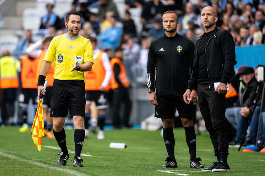 Assisterande domare Andreas Söderkvist och Malmö FFs