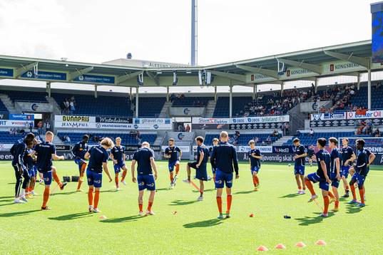 Playeras of Aalesund warms up