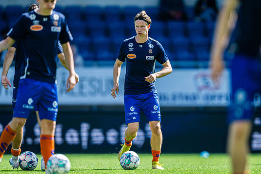 Kristoffer Ødemarksbakken of Aalesund warms up