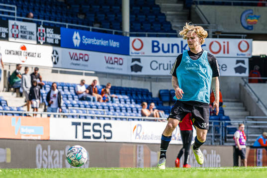 Edvard Tagseth of Rosenborg warms up