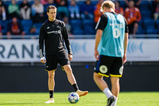 Ole Sæter of Rosenborg warms up