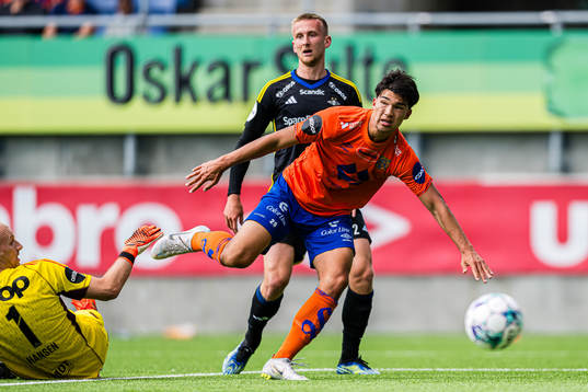 Bjørn Martin Kristensen of Aalesund missing a chance to