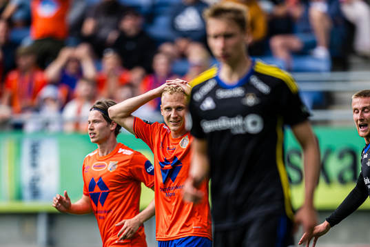 Kristoffer Barmen of Aalesund reacts
