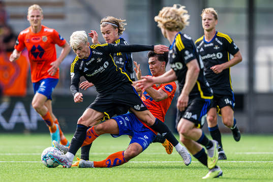 Kristall Mani Ingason of Rosenborg and Bjørn Martin