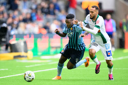 Djurgårdens Joel Asoro och Varbergs Vinicius Nogueira de