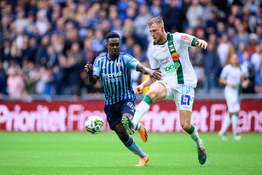 Djurgårdens Joel Asoro och Varbergs Niklas Dahlström