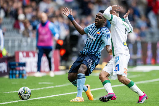 Djurgårdens Joel Asoro och Varbergs Vinicius Nogueira de