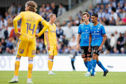 Halmstads Jonathan Svedberg och Amir Al-Ammari deppar