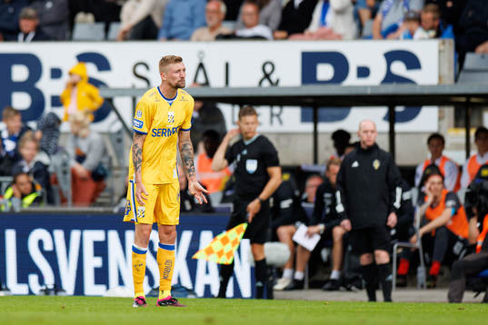 IFK Göteborgs Sebastian Eriksson reagerar
