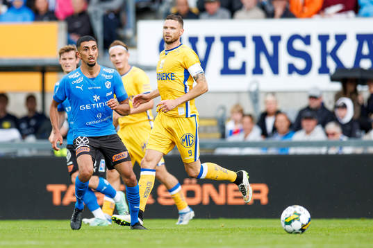 Halmstads Amir Al-Ammari och IFK Göteborgs Marcus Berg