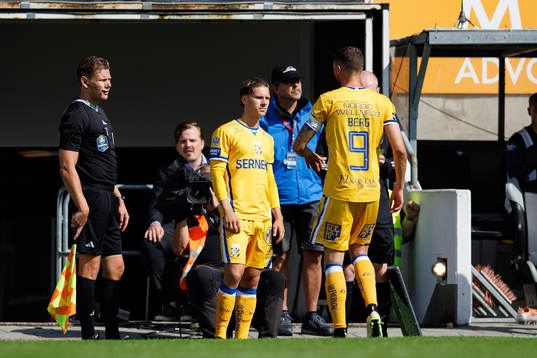 IFK Göteborgs Lucas Kåhed byts in