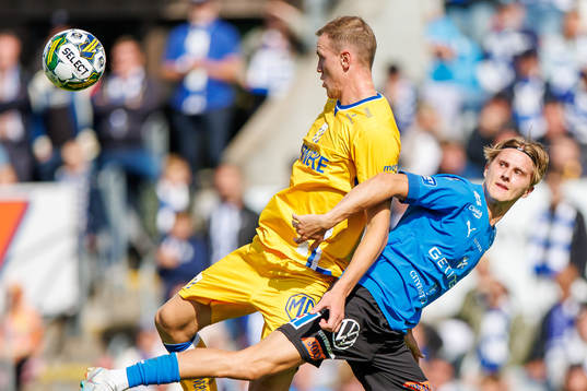 IFK Göteborgs Adam Carlén och Halmstads Erik Ahlstrand