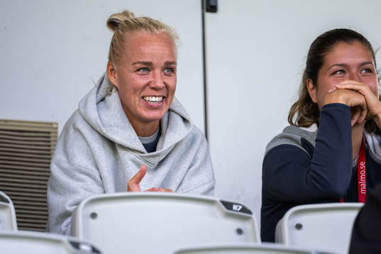 FC Rosengårds Caroline Seger på läktaren