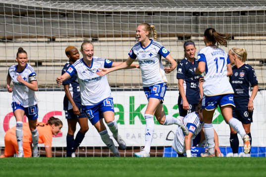IFK Norrköpings Wilma Leidhammar och Ebba Handfast jublar