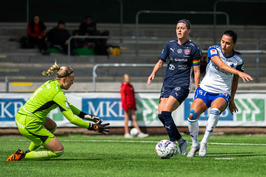 IFK Norrköpings målvakt Sofia Hjern och FC Rosengårds
