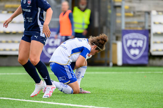 IFK Norrköpings Shannon Woeller tar sig för ansiktet