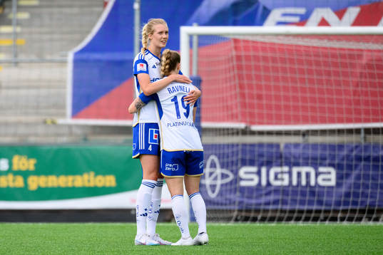 IFK Norrköpings Ebba Handfast och Sabina Ravnell deppar