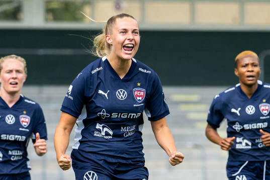 FC Rosengårds Olivia Holdt jublar
