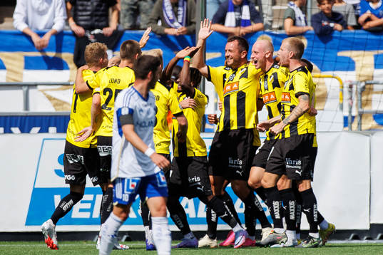 Häckens Even Hovland jublar