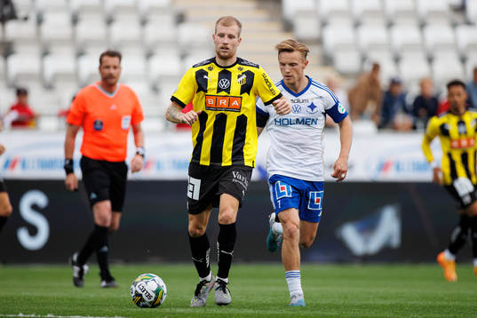 Häckens Simon Gustafson och IFK Norrköpings Jacob Ortmark