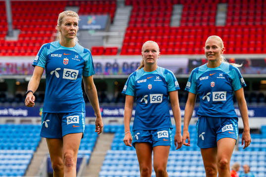 Ada Hegerberg, Frida Maanum and Guro Bergsvand of the
