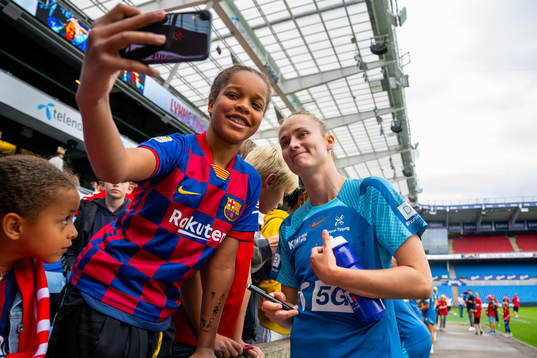 Bläddra bland fler bilder av Football, Norway, Women, training
