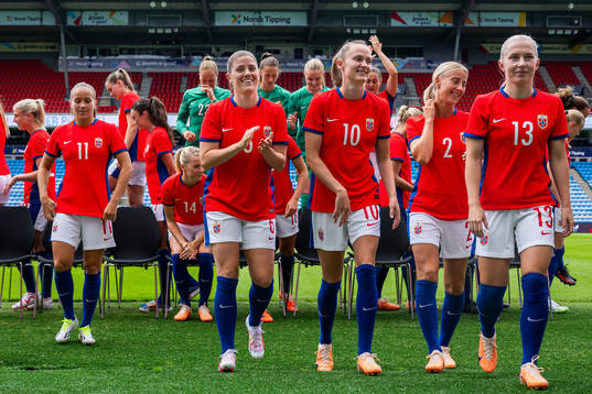 Maren Mjelde, Caroline Graham Hansen, Anja Sønstevold,