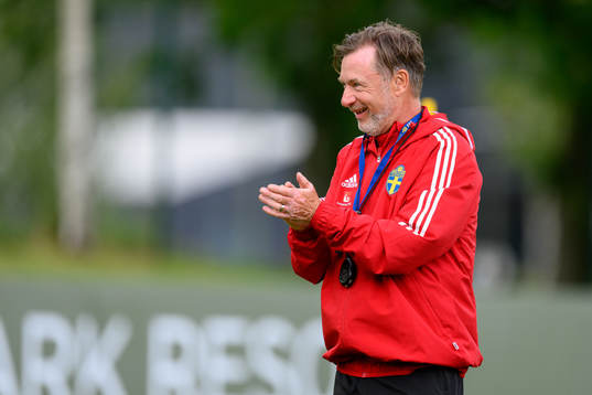 Head coach Peter Gerhardsson at a training session with the