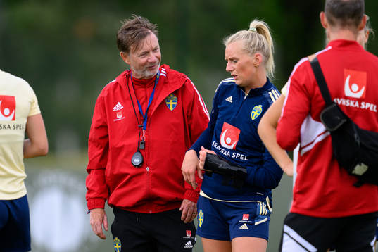 Head coach Peter Gerhardsson and Stina Blackstenius at a