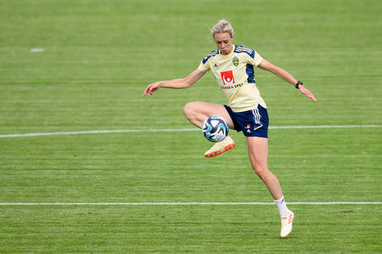 Amanda Ilestedt at a training session with the Swedish