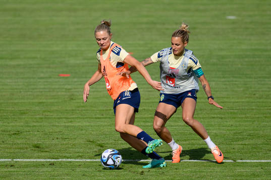 Fridolina Rolfö and Nathalie Björn at a training session