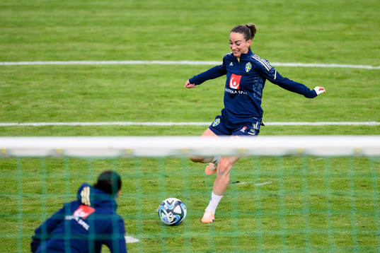 Kosovare Asllani at a training session with the Swedish